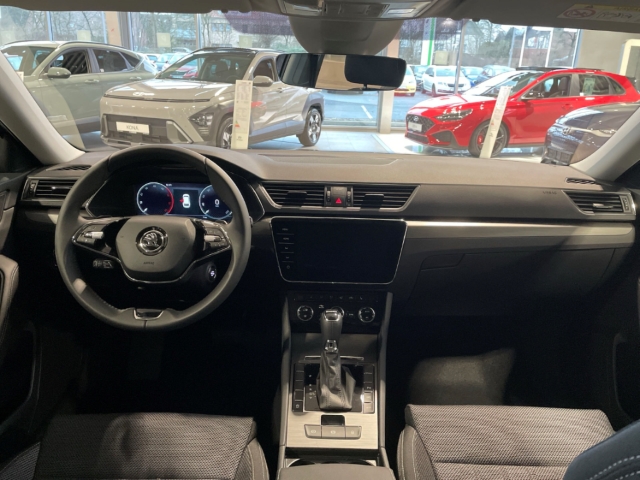 Fahrzeugabbildung SKODA Superb Combi 2.0 TDI DSG STYLE LED NAVI STdhzg LM19 ACC