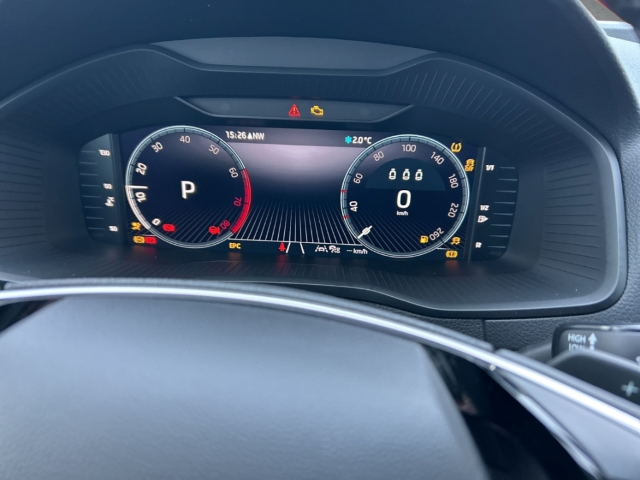 Fahrzeugabbildung SKODA Karoq 1.5 TSI DSG BALANCE LED Navi AHK LM17 Kamera