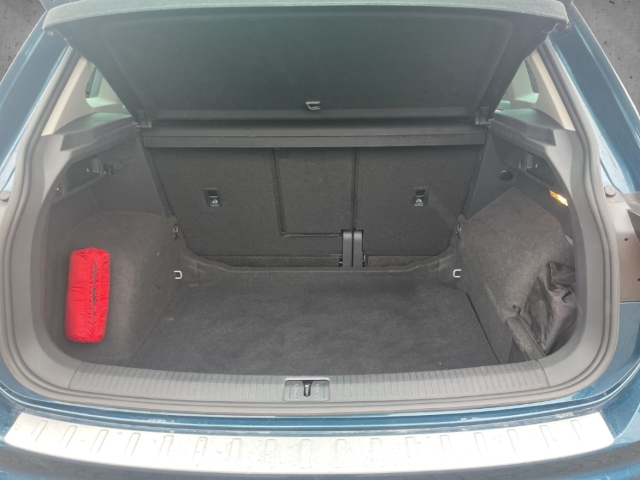 Fahrzeugabbildung Volkswagen Tiguan United AHK NAV KAM HEAD UP PDC SHZ CARPL