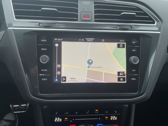 Fahrzeugabbildung Volkswagen Tiguan United AHK NAV KAM HEAD UP PDC SHZ CARPL