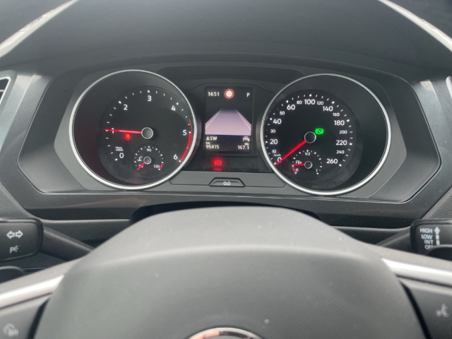 Fahrzeugabbildung Volkswagen Tiguan United AHK NAV KAM HEAD UP PDC SHZ CARPL