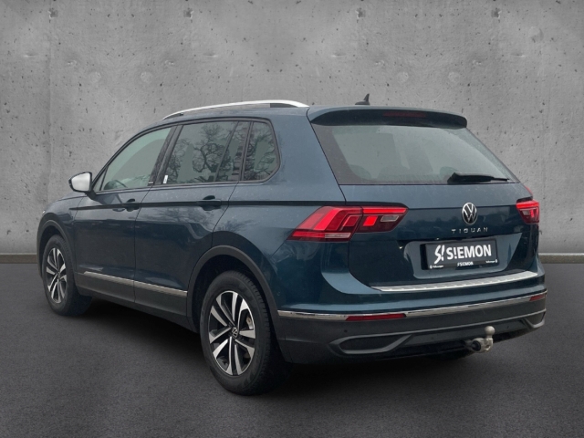 Fahrzeugabbildung Volkswagen Tiguan United AHK NAV KAM HEAD UP PDC SHZ CARPL
