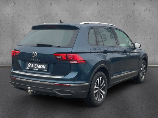 Fahrzeugabbildung Volkswagen Tiguan United AHK NAV KAM HEAD UP PDC SHZ CARPL