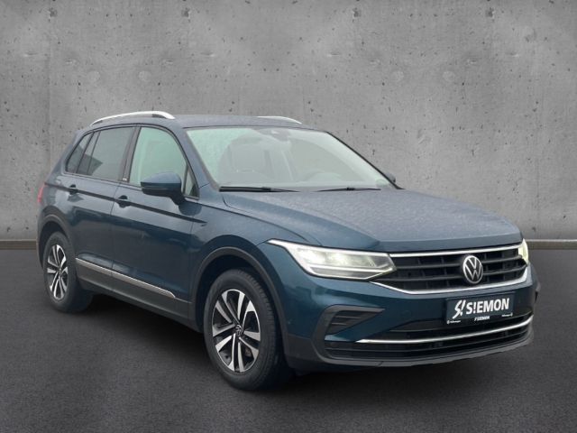 Fahrzeugabbildung Volkswagen Tiguan United AHK NAV KAM HEAD UP PDC SHZ CARPL