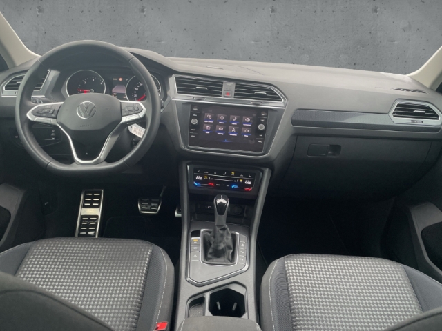 Fahrzeugabbildung Volkswagen Tiguan United AHK NAV KAM HEAD UP PDC SHZ CARPL