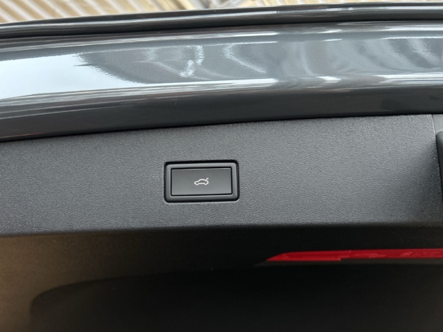 Fahrzeugabbildung Volkswagen Tayron 2.0 TDI DSG Elegance IQ.LIGHT Navi AHK