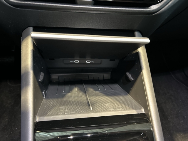 Fahrzeugabbildung Volkswagen Tayron 2.0 TDI DSG Elegance IQ.LIGHT Navi AHK