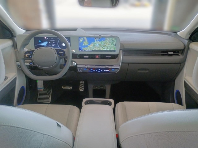 Fahrzeugabbildung Hyundai IONIQ 5 77,4kWh 2WD MY24 UNIQ Assist-P. Panorama HUD Navi Digitales Cockpit Soundsystem