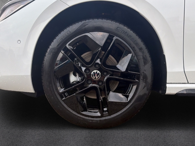 Fahrzeugabbildung Volkswagen Passat Variant 2.0 TDI R-Line elektr.Heck AHK 360