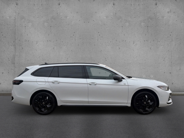 Fahrzeugabbildung Volkswagen Passat Variant 2.0 TDI R-Line elektr.Heck AHK 360