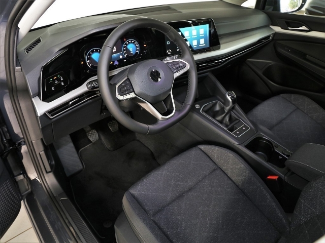 Fahrzeugabbildung Volkswagen Golf Variant 8 1.0TSI Life AHK Navi ACC SHZ RKam