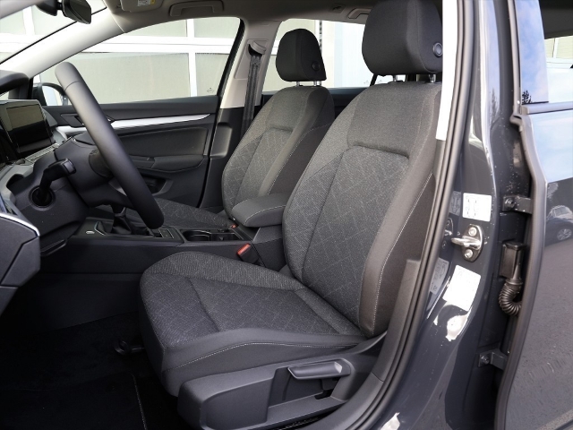 Fahrzeugabbildung Volkswagen Golf Variant 8 1.0TSI Life AHK Navi ACC SHZ RKam