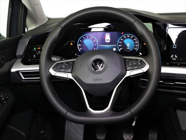 Fahrzeugabbildung Volkswagen Golf Variant 8 1.0TSI Life AHK Navi ACC SHZ RKam