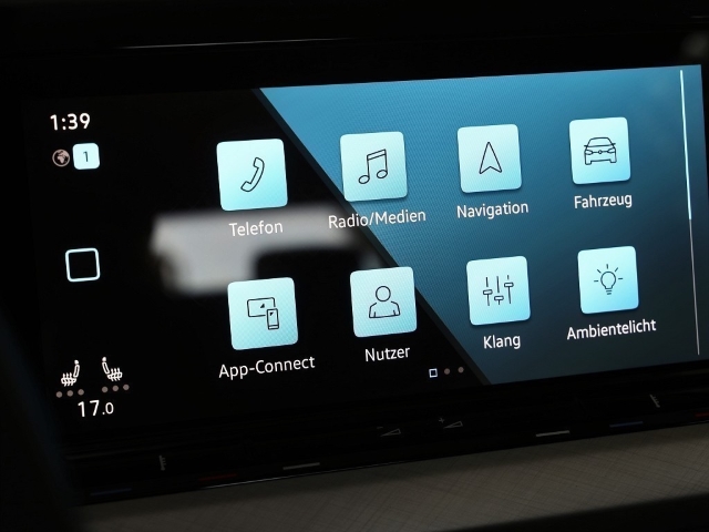 Fahrzeugabbildung Volkswagen Golf Variant 8 1.0TSI Life AHK Navi ACC SHZ RKam