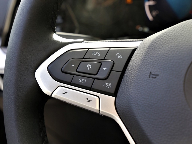 Fahrzeugabbildung Volkswagen Golf Variant 8 1.0TSI Life AHK Navi ACC SHZ RKam