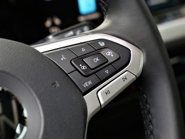 Fahrzeugabbildung Volkswagen Golf Variant 8 1.0TSI Life AHK Navi ACC SHZ RKam