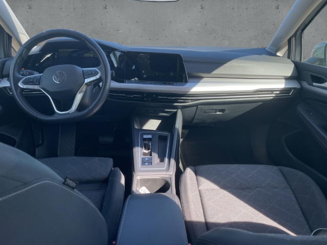 Fahrzeugabbildung Volkswagen Golf 2.0 TDI DSG Life Navi AHK GJR