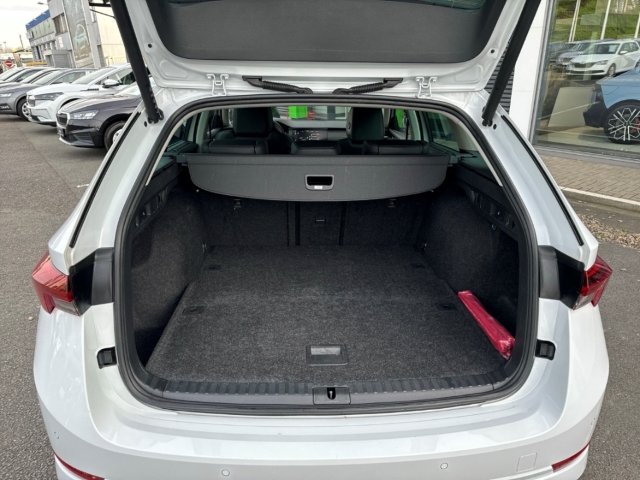 Fahrzeugabbildung SKODA Octavia Combi TDI DSG Style DynLED Navi ACC HuD