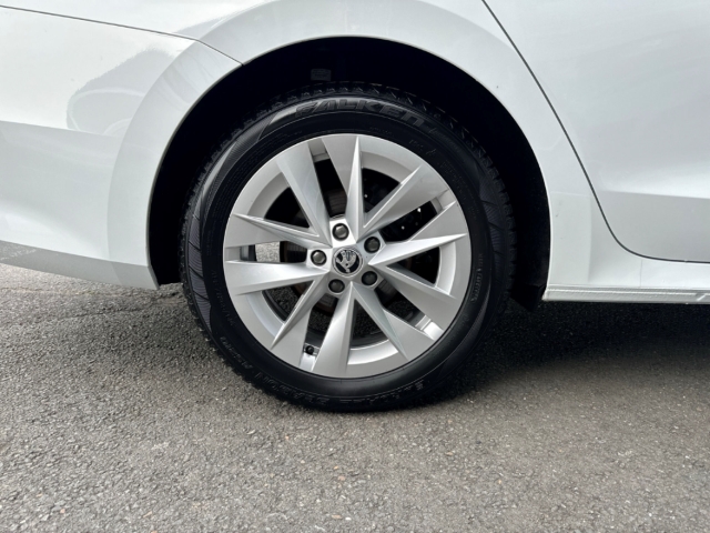 Fahrzeugabbildung SKODA Octavia Combi TDI DSG Style DynLED Navi ACC HuD