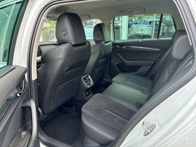 Fahrzeugabbildung SKODA Octavia Combi TDI DSG Style DynLED Navi ACC HuD