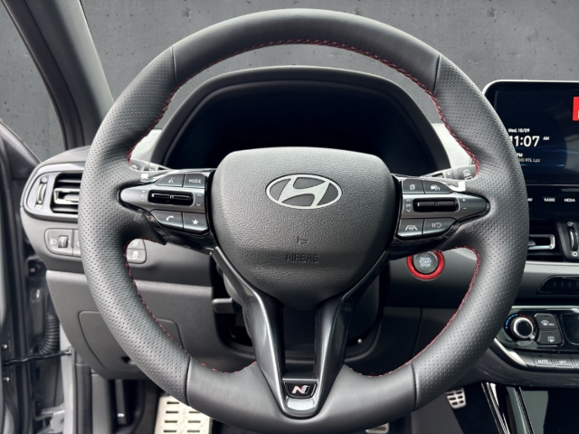Fahrzeugabbildung Hyundai i30 FL 5-Türer MY25 1.5 MT N-Line Panorama Navi Digitales Cockpit LED Apple