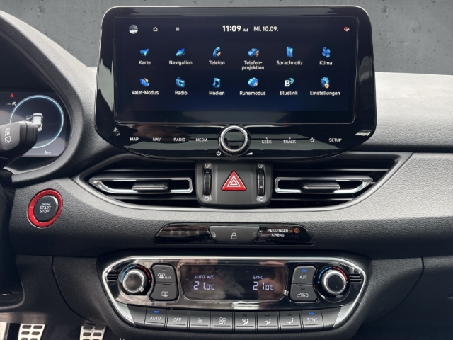 Fahrzeugabbildung Hyundai i30 FL 5-Türer MY25 1.5 MT N-Line Panorama Navi Digitales Cockpit LED Apple