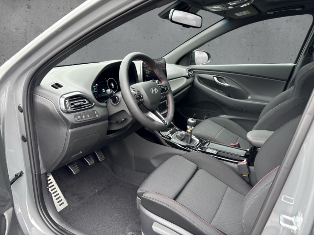 Fahrzeugabbildung Hyundai i30 FL 5-Türer MY25 1.5 MT N-Line Panorama Navi Digitales Cockpit LED Apple