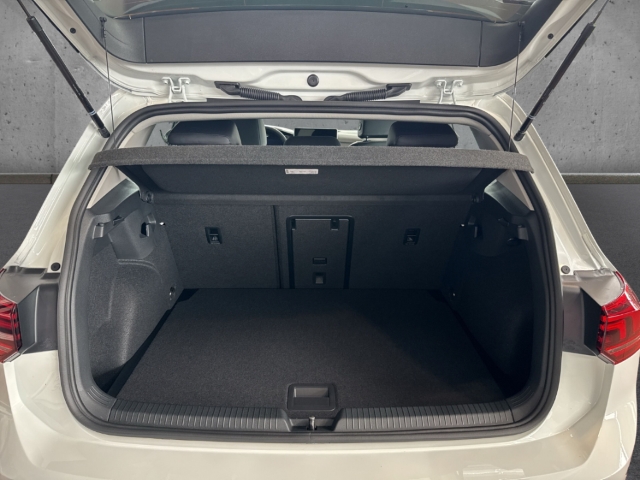 Fahrzeugabbildung Volkswagen Golf VIII 1.5 TSI Style LED ACC AppConnect PDC