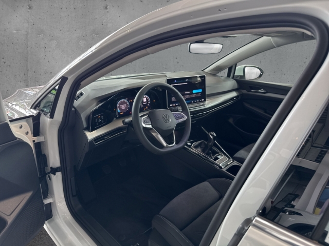 Fahrzeugabbildung Volkswagen Golf VIII 1.5 TSI Style LED ACC AppConnect PDC