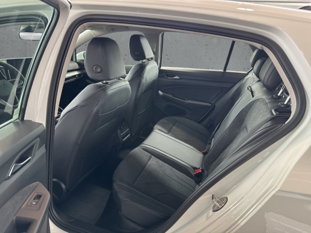 Fahrzeugabbildung Volkswagen Golf VIII 1.5 TSI Style LED ACC AppConnect PDC