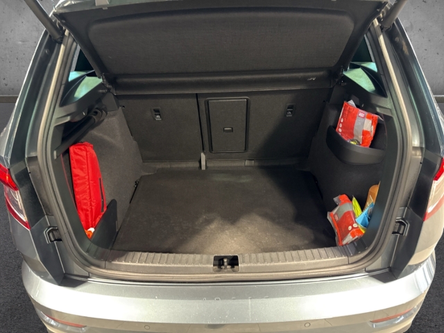 Fahrzeugabbildung SKODA Karoq 1.5 TSI DSG Sportline Klima Navi LED PDC S Sportpaket AD Digitales Cockpit Soundsystem