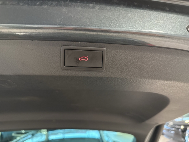 Fahrzeugabbildung SKODA Karoq 1.5 TSI DSG Sportline Klima Navi LED PDC S Sportpaket AD Digitales Cockpit Soundsystem