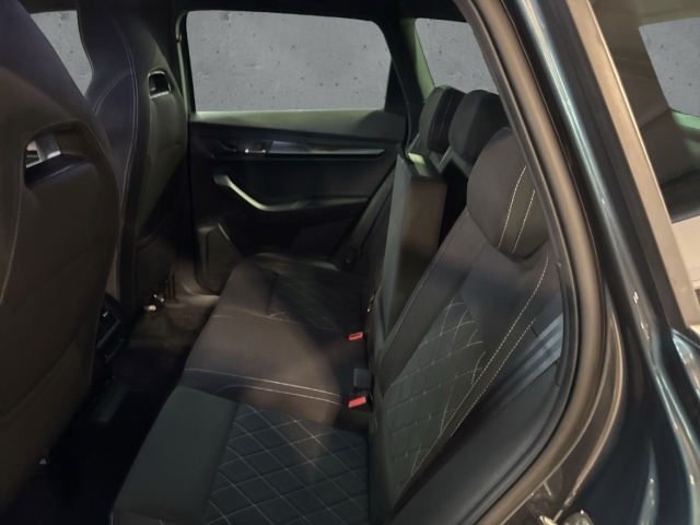 Fahrzeugabbildung SKODA Karoq 1.5 TSI DSG Sportline Klima Navi LED PDC S Sportpaket AD Digitales Cockpit Soundsystem