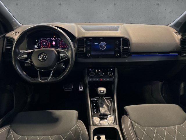 Fahrzeugabbildung SKODA Karoq 1.5 TSI DSG Sportline Klima Navi LED PDC S Sportpaket AD Digitales Cockpit Soundsystem