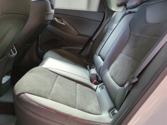 Fahrzeugabbildung Hyundai i30 FL 5trg 1.5 T-GDI 48V MT N-Line Sitz-P. Pano Sportpaket Navi