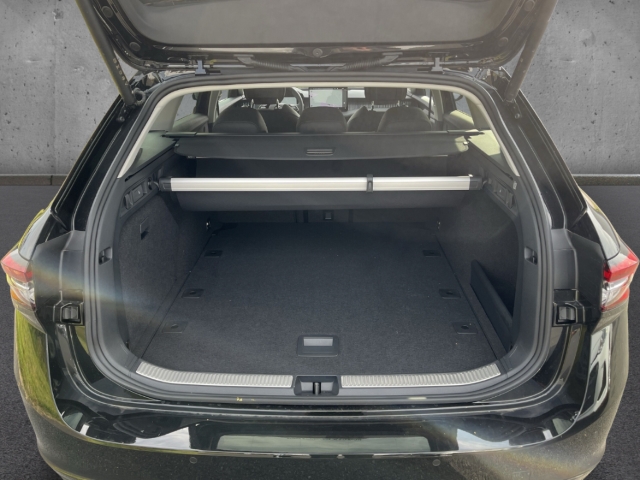 Fahrzeugabbildung SKODA Superb Combi 2.0 TDI DSG SELECTION LED Navi SHZ PDC