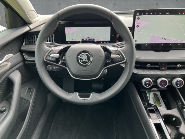 Fahrzeugabbildung SKODA Superb Combi 2.0 TDI DSG SELECTION LED Navi SHZ PDC