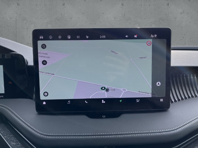 Fahrzeugabbildung SKODA Superb Combi 2.0 TDI DSG SELECTION LED Navi SHZ PDC