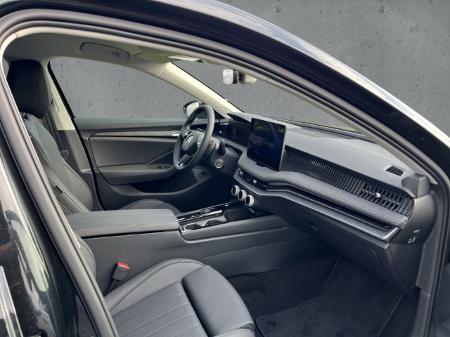 Fahrzeugabbildung SKODA Superb Combi 2.0 TDI DSG SELECTION LED Navi SHZ PDC