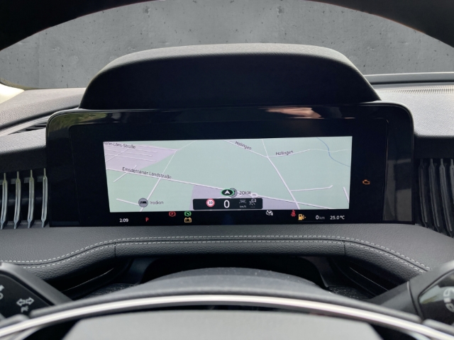 Fahrzeugabbildung SKODA Superb Combi 2.0 TDI DSG SELECTION LED Navi SHZ PDC