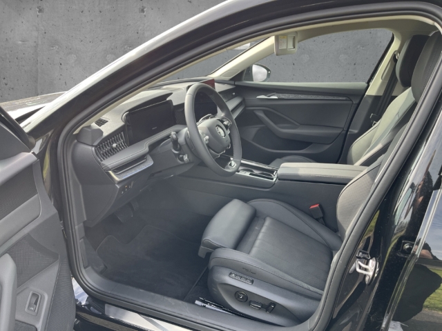 Fahrzeugabbildung SKODA Superb Combi 2.0 TDI DSG SELECTION LED Navi SHZ PDC