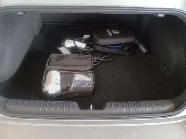 Fahrzeugabbildung Hyundai IONIQ 6 77,4kWh 4WD TECHNIQ Glasschiebedach HUD Navi Digitales Cockpit LED Blendfreies Fernl.