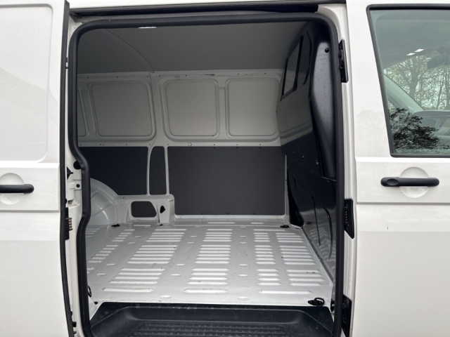 Fahrzeugabbildung Volkswagen T6.1 Kasten 2.0 TDI LR Navi PDC hinten Klima ACC AppConnect