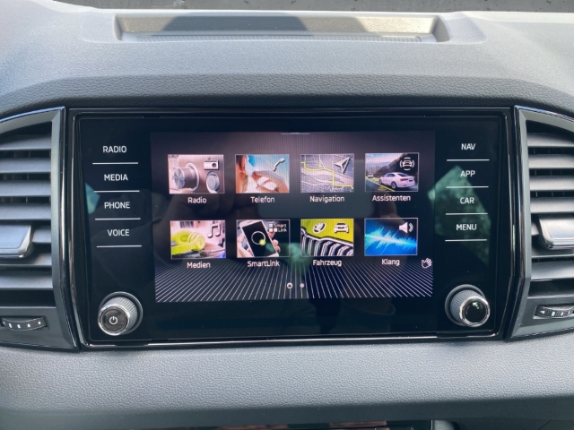 Fahrzeugabbildung SKODA Karoq 1.0 TSI TOUR LED AHK el.Heckkl. PDC SHZ LM