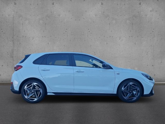 Fahrzeugabbildung Hyundai i30 FL 5-Türer MY25 1.5 MT N-Line Panorama Navi Digitales Cockpit LED Apple