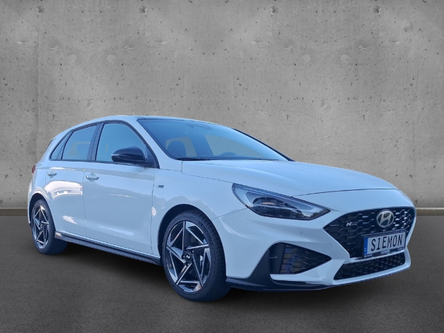 Fahrzeugabbildung Hyundai i30 FL 5-Türer MY25 1.5 MT N-Line Panorama Navi Digitales Cockpit LED Apple