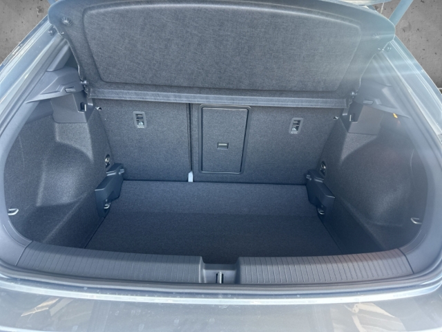 Fahrzeugabbildung Volkswagen T-Roc EU6e 1.5 TSI DSG Style LED Navi AHK Kamera Blac