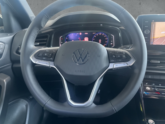 Fahrzeugabbildung Volkswagen T-Roc EU6e 1.5 TSI DSG Style LED Navi AHK Kamera Blac