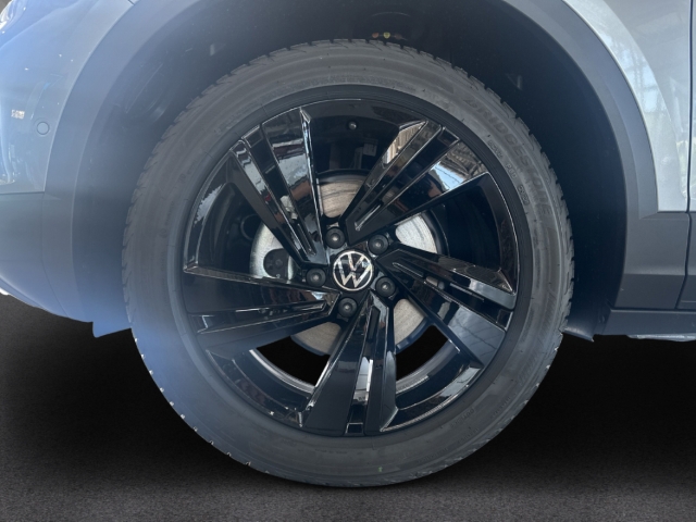 Fahrzeugabbildung Volkswagen T-Roc EU6e 1.5 TSI DSG Style LED Navi AHK Kamera Blac