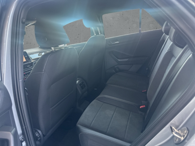 Fahrzeugabbildung Volkswagen T-Roc EU6e 1.5 TSI DSG Style LED Navi AHK Kamera Blac